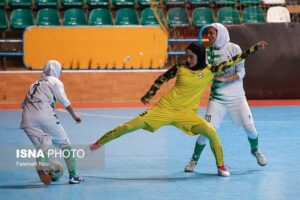 تیم داری آنا صنعت قم در لیگ فوتسال