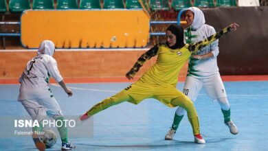 تیم داری آنا صنعت قم در لیگ فوتسال