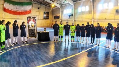 ادای احترام تیم ملی فوتسال زنان به مناسبت درگذشت ملیکا محمدی