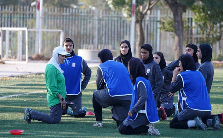 مهینی 30 بازیکن را به اردو فرا خواند