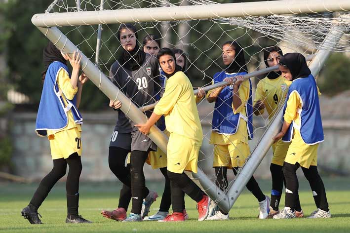 مهینی 31 بازیکن را به اردو فرا خواند