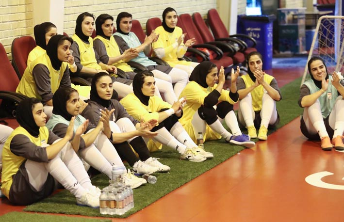 یک نفر فدراسیون را بیدار کند!