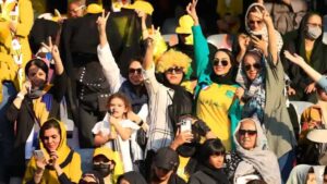 زنان آبادانی هم مجوز حضور در ورزشگاه را گرفتند