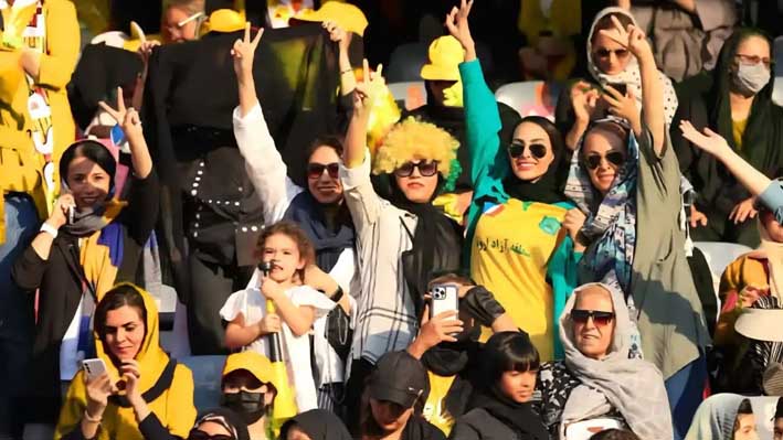 زنان آبادانی هم مجوز حضور در ورزشگاه را گرفتند