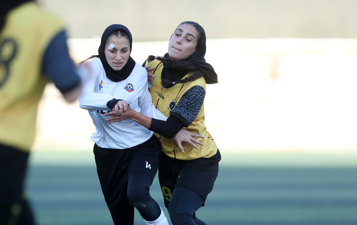 در سایه‌ سکوت دوربین‌ها