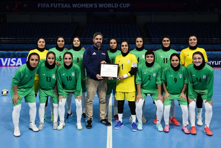 اهدای تندیس فیفا به کاپیتان تیم ملی فوتسال زنان
