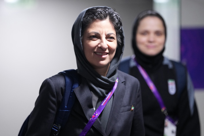 از امروز باید با نگاه جهانی پیش برویم