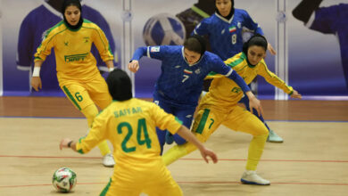 جدال سخت برای توقف صدرنشین فوتسال زنان