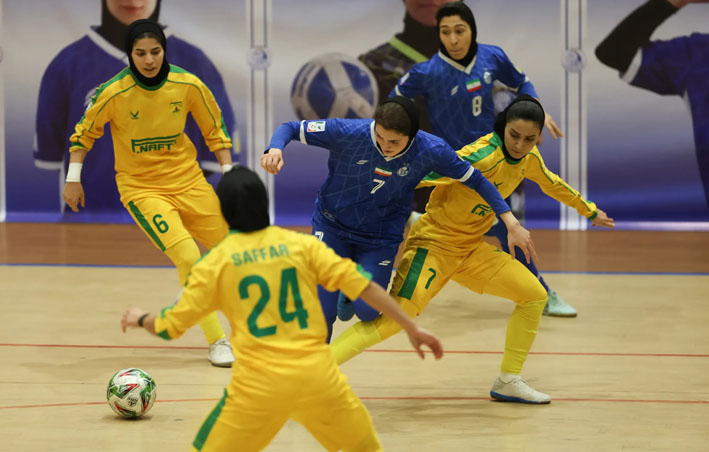 جدال سخت برای توقف صدرنشین فوتسال زنان