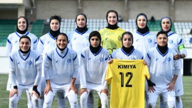 استقلال از پشت پنجره بسته به لیگ نگاه می‌کند