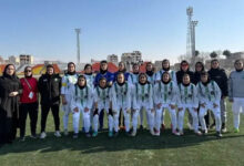 بازیکنان تیم جنگنده و باغیرت بازی می‌کنند